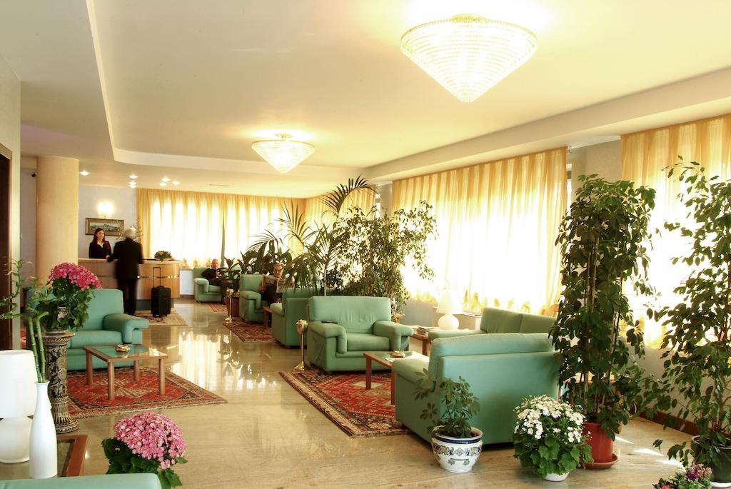 Hotel Torresi Potenza Picena Exterior foto