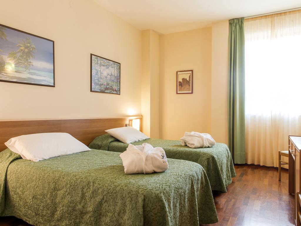 Hotel Torresi Potenza Picena Cameră foto